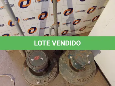 LOTE 032 - 02 ENCERADEIRAS INDUSTRIAIS MARCAS E MODELOS DIVERSOS COM AVARIAS. (NO ESTADO) ATENÇÃO! FAZER A VISITAÇÃO ANTES DE ARREMATAR, NÃO SABEMOS SE FUNCIONA. LEILÃO NÃO TEM GARANTIA E NEM DEVOLUÇÃO, SUJEITO A POSSÍVEIS AVARIAS VISÍVEIS/OCULTAS E/OU AUSÊNCIA DE COMPONENTES.