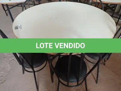 LOTE 155 - 01 MESA DE FERRO COM BASE DOBRÁVEL, TAMPO EM MADEIRA E 06 CADEIRAS DE FERRO COM ASSENTO ALMOFADADO. (NO ESTADO) ATENÇÃO! FAZER A VISITAÇÃO ANTES DE ARREMATAR, NÃO SABEMOS SE FUNCIONA. LEILÃO NÃO TEM GARANTIA E NEM DEVOLUÇÃO, SUJEITO A POSSÍVEIS AVARIAS VISÍVEIS/OCULTAS E/OU AUSÊNCIA DE COMPONENTES.