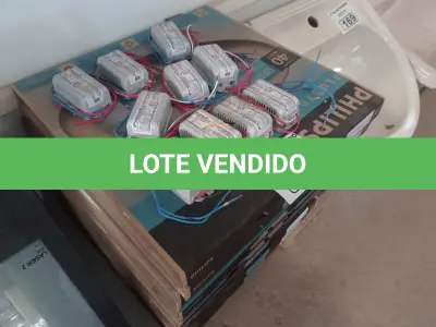 LOTE 168 - 01 LOTE COM VÁRIAS LUMINÁRIAS FLUORESCENTE REDONDAS E REATORES 1X40W. (NO ESTADO) ATENÇÃO! FAZER A VISITAÇÃO ANTES DE ARREMATAR, NÃO SABEMOS SE FUNCIONA. LEILÃO NÃO TEM GARANTIA E NEM DEVOLUÇÃO, SUJEITO A POSSÍVEIS AVARIAS VISÍVEIS/OCULTAS E/OU AUSÊNCIA DE COMPONENTES.
