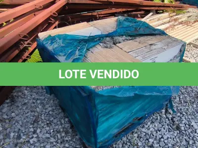 LOTE 308 - 01 LOTE COM REVESTIMENTO 30CM X 60CM GLACIER WHITER (NO ESTADO)