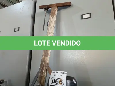 LOTE 066 - 01 MOTOR ELÉTRICO COM ESTRUTURA DE FERRO. (NO ESTADO) ATENÇÃO! FAZER A VISITAÇÃO ANTES DE ARREMATAR, NÃO SABEMOS SE FUNCIONA. LEILÃO NÃO TEM GARANTIA E NEM DEVOLUÇÃO, SUJEITO A POSSÍVEIS AVARIAS VISÍVEIS/OCULTAS E/OU AUSÊNCIA DE COMPONENTES.