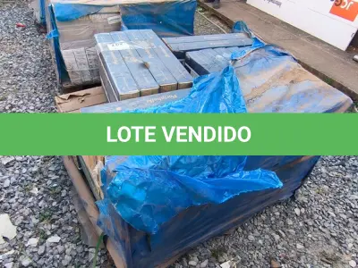 LOTE 297 - 01 LOTE COM REVESTIMENTO 30CM X 60CM GLASS (NO ESTADO)