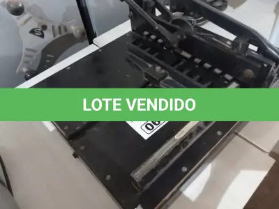 LOTE 068 - 01 GUILHOTINA DE MESA. (NO ESTADO) ATENÇÃO! FAZER A VISITAÇÃO ANTES DE ARREMATAR, NÃO SABEMOS SE FUNCIONA. LEILÃO NÃO TEM GARANTIA E NEM DEVOLUÇÃO, SUJEITO A POSSÍVEIS AVARIAS VISÍVEIS/OCULTAS E/OU AUSÊNCIA DE COMPONENTES.