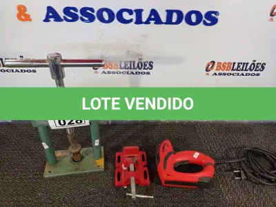 LOTE 028 - 01 GRAMPEADOR, 01 MORSA PEQUENA E 01 PRENSA. (NO ESTADO) ATENÇÃO! FAZER A VISITAÇÃO ANTES DE ARREMATAR, NÃO SABEMOS SE FUNCIONA. LEILÃO NÃO TEM GARANTIA E NEM DEVOLUÇÃO, SUJEITO A POSSÍVEIS AVARIAS VISÍVEIS/OCULTAS E/OU AUSÊNCIA DE COMPONENTES.