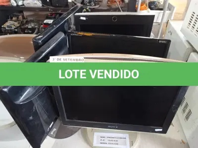 LOTE 104 - 05 MONITORES MARCAS E MODELOS DIVERSOS. (NO ESTADO) ATENÇÃO! FAZER A VISITAÇÃO ANTES DE ARREMATAR, NÃO SABEMOS SE FUNCIONA. LEILÃO NÃO TEM GARANTIA E NEM DEVOLUÇÃO, SUJEITO A POSSÍVEIS AVARIAS VISÍVEIS/OCULTAS E/OU AUSÊNCIA DE COMPONENTES.