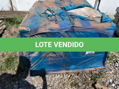 LOTE 328 - 01 LOTE COM REVESTIMENTO 30CM X 60CM GLASS WITER (NO ESTADO)
