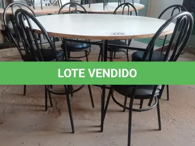 LOTE 175 - 01 MESA DE FERRO COM BASE DOBRÁVEL, TAMPO EM MADEIRA E 06 CADEIRAS DE FERRO COM ASSENTO ALMOFADADO. (NO ESTADO) ATENÇÃO! FAZER A VISITAÇÃO ANTES DE ARREMATAR, NÃO SABEMOS SE FUNCIONA. LEILÃO NÃO TEM GARANTIA E NEM DEVOLUÇÃO, SUJEITO A POSSÍVEIS AVARIAS VISÍVEIS/OCULTAS E/OU AUSÊNCIA DE COMPONENTES.