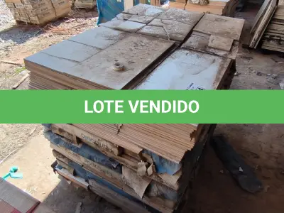 LOTE 364 - 01 LOTE COM REVESTIMENTOS 30CM X 60CM BRANCO (NO ESTADO)