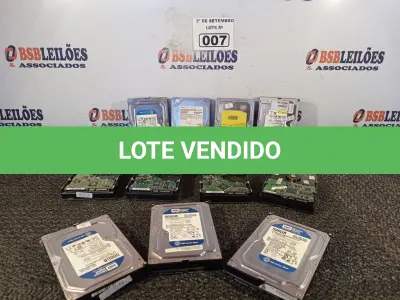 LOTE 007 - 11 HARD DISC MARCAS E MODELOS DIVERSOS. (NO ESTADO) ATENÇÃO! FAZER A VISITAÇÃO ANTES DE ARREMATAR, NÃO SABEMOS SE FUNCIONA. LEILÃO NÃO TEM GARANTIA E NEM DEVOLUÇÃO, SUJEITO A POSSÍVEIS AVARIAS VISÍVEIS/OCULTAS E/OU AUSÊNCIA DE COMPONENTES.