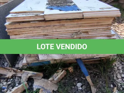 LOTE 340 - 01 LOTE COM REVESTIMENTO 30CM X 90CM CETIM BIANCO (NO ESTADO)