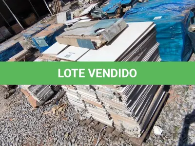 LOTE 311 - 01 LOTE COM REVESTIMENTO 30CM X 60CM BRANCO (NO ESTADO)