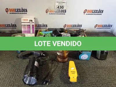 LOTE 430 - 01 LOTE COM VÁRIAS LANTERNAS E PERIFÉRICOS DIVERSOS. (NO ESTADO) ATENÇÃO! FAZER A VISITAÇÃO ANTES DE ARREMATAR, NÃO SABEMOS SE FUNCIONA. LEILÃO NÃO TEM GARANTIA E NEM DEVOLUÇÃO, SUJEITO A POSSÍVEIS AVARIAS VISÍVEIS/OCULTAS E/OU AUSÊNCIA DE COMPONENTES.