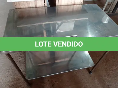 LOTE 261 - 01 MESINHA EM INOX. (NO ESTADO) ATENÇÃO! FAZER A VISITAÇÃO ANTES DE ARREMATAR, NÃO SABEMOS SE FUNCIONA. LEILÃO NÃO TEM GARANTIA E NEM DEVOLUÇÃO, SUJEITO A POSSÍVEIS AVARIAS VISÍVEIS/OCULTAS E/OU AUSÊNCIA DE COMPONENTES.