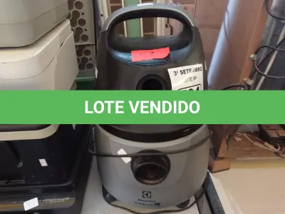 LOTE 494 - 01 ASPIRADOR DE PÓ MARCA ELECTROLUX. (NO ESTADO) ATENÇÃO! FAZER A VISITAÇÃO ANTES DE ARREMATAR, NÃO SABEMOS SE FUNCIONA. LEILÃO NÃO TEM GARANTIA E NEM DEVOLUÇÃO, SUJEITO A POSSÍVEIS AVARIAS VISÍVEIS/OCULTAS E/OU AUSÊNCIA DE COMPONENTES.