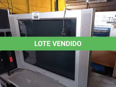 LOTE 360 - 01 TV DE TUBO MARCA SONY. (NO ESTADO) ATENÇÃO! FAZER A VISITAÇÃO ANTES DE ARREMATAR, NÃO SABEMOS SE FUNCIONA. LEILÃO NÃO TEM GARANTIA E NEM DEVOLUÇÃO, SUJEITO A POSSÍVEIS AVARIAS VISÍVEIS/OCULTAS E/OU AUSÊNCIA DE COMPONENTES.