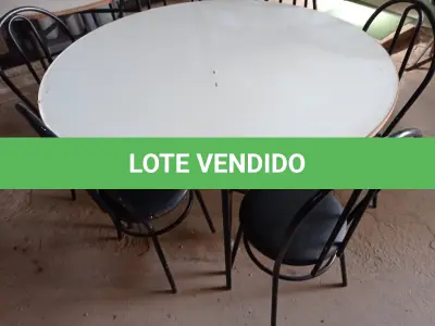 LOTE 225 - 01 MESA DE FERRO COM BASE DOBRÁVEL, TAMPO EM MADEIRA E 06 CADEIRAS DE FERRO COM ASSENTO ALMOFADADO. (NO ESTADO) ATENÇÃO! FAZER A VISITAÇÃO ANTES DE ARREMATAR, NÃO SABEMOS SE FUNCIONA. LEILÃO NÃO TEM GARANTIA E NEM DEVOLUÇÃO, SUJEITO A POSSÍVEIS AVARIAS VISÍVEIS/OCULTAS E/OU AUSÊNCIA DE COMPONENTES.