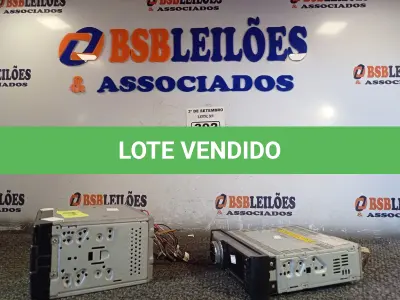 LOTE 392 - 01 CENTRAL MULTIMÍDIA E 01 APARELHO DE SOM AUTOMOTIVO. (NO ESTADO) ATENÇÃO! FAZER A VISITAÇÃO ANTES DE ARREMATAR, NÃO SABEMOS SE FUNCIONA. LEILÃO NÃO TEM GARANTIA E NEM DEVOLUÇÃO, SUJEITO A POSSÍVEIS AVARIAS VISÍVEIS/OCULTAS E/OU AUSÊNCIA DE COMPONENTES.
