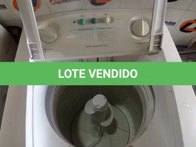 LOTE 201 - 01 MÁQUINA DE LAVAR ROUPAS MARCA ELECTROLUX CAPACIDADE 6KG 220V. (NO ESTADO) ATENÇÃO! FAZER A VISITAÇÃO ANTES DE ARREMATAR, NÃO SABEMOS SE FUNCIONA. LEILÃO NÃO TEM GARANTIA E NEM DEVOLUÇÃO, SUJEITO A POSSÍVEIS AVARIAS VISÍVEIS/OCULTAS E/OU AUSÊNCIA DE COMPONENTES.