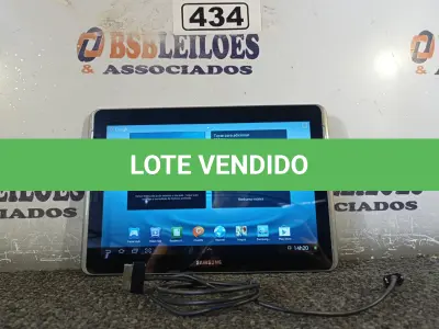 LOTE 434 - 01 TABLET SAMSUNG TAB2 10.1 COM CABO. (NO ESTADO) ATENÇÃO! FAZER A VISITAÇÃO ANTES DE ARREMATAR, NÃO SABEMOS SE FUNCIONA. LEILÃO NÃO TEM GARANTIA E NEM DEVOLUÇÃO, SUJEITO A POSSÍVEIS AVARIAS VISÍVEIS/OCULTAS E/OU AUSÊNCIA DE COMPONENTES.