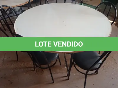 LOTE 195 - 01 MESA DE FERRO COM BASE DOBRÁVEL, TAMPO EM MADEIRA E 06 CADEIRAS DE FERRO COM ASSENTO ALMOFADADO. (NO ESTADO) ATENÇÃO! FAZER A VISITAÇÃO ANTES DE ARREMATAR, NÃO SABEMOS SE FUNCIONA. LEILÃO NÃO TEM GARANTIA E NEM DEVOLUÇÃO, SUJEITO A POSSÍVEIS AVARIAS VISÍVEIS/OCULTAS E/OU AUSÊNCIA DE COMPONENTES.