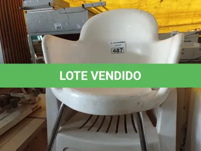 LOTE 487 - 12 CADEIRAS DE PLÁSTICO SENDO 01 COM BASE DE FERRO CROMADO. (NO ESTADO) ATENÇÃO! FAZER A VISITAÇÃO ANTES DE ARREMATAR, NÃO SABEMOS SE FUNCIONA. LEILÃO NÃO TEM GARANTIA E NEM DEVOLUÇÃO, SUJEITO A POSSÍVEIS AVARIAS VISÍVEIS/OCULTAS E/OU AUSÊNCIA DE COMPONENTES.
