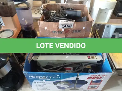 LOTE 504 - 01 LOTE COM VÁRIAS RÉGUAS ELÉTRICAS E CAIXINHAS DE SOM PARA PC MARCAS E MODELOS DIVERSOS. (NO ESTADO) ATENÇÃO! FAZER A VISITAÇÃO ANTES DE ARREMATAR, NÃO SABEMOS SE FUNCIONA. LEILÃO NÃO TEM GARANTIA E NEM DEVOLUÇÃO, SUJEITO A POSSÍVEIS AVARIAS VISÍVEIS/OCULTAS E/OU AUSÊNCIA DE COMPONENTES.