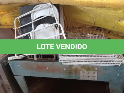 LOTE 471 - 03 MESAS E 01 CADEIRA DE FERRO, 01 DISPENSE DE PAPEL ANTIGO, VÁRIAS GRADES PARA FREEZER E 01 SUCATA DE CHURRASQUEIRA.  (NO ESTADO) ATENÇÃO! FAZER A VISITAÇÃO ANTES DE ARREMATAR, NÃO SABEMOS SE FUNCIONA. LEILÃO NÃO TEM GARANTIA E NEM DEVOLUÇÃO, SUJEITO A POSSÍVEIS AVARIAS VISÍVEIS/OCULTAS E/OU AUSÊNCIA DE COMPONENTES.