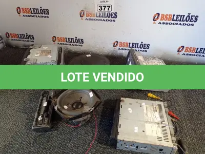 LOTE 377 - 02 CENTRAIS MULTIMÍDIA, 01 APARELHO DE SOM AUTOMOTIVO E 02 ALTO-FALANTES MARCAS E MODELOS DIVERSOS. (NO ESTADO) ATENÇÃO! FAZER A VISITAÇÃO ANTES DE ARREMATAR, NÃO SABEMOS SE FUNCIONA. LEILÃO NÃO TEM GARANTIA E NEM DEVOLUÇÃO, SUJEITO A POSSÍVEIS AVARIAS VISÍVEIS/OCULTAS E/OU AUSÊNCIA DE COMPONENTES.
