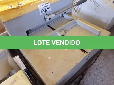 LOTE 467 - 01 GUILHOTINA ELÉTRICA. (NO ESTADO) ATENÇÃO! FAZER A VISITAÇÃO ANTES DE ARREMATAR, NÃO SABEMOS SE FUNCIONA. LEILÃO NÃO TEM GARANTIA E NEM DEVOLUÇÃO, SUJEITO A POSSÍVEIS AVARIAS VISÍVEIS/OCULTAS E/OU AUSÊNCIA DE COMPONENTES.