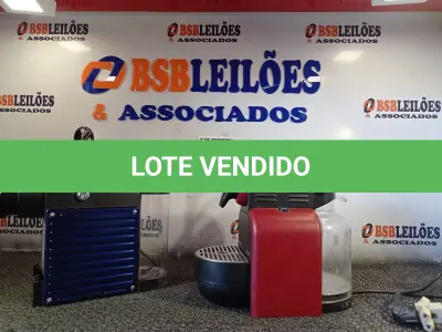 LOTE 393 - 02 CAFETEIRAS MARCAS E MODELOS DIVERSOS. (NO ESTADO) ATENÇÃO! FAZER A VISITAÇÃO ANTES DE ARREMATAR, NÃO SABEMOS SE FUNCIONA. LEILÃO NÃO TEM GARANTIA E NEM DEVOLUÇÃO, SUJEITO A POSSÍVEIS AVARIAS VISÍVEIS/OCULTAS E/OU AUSÊNCIA DE COMPONENTES.