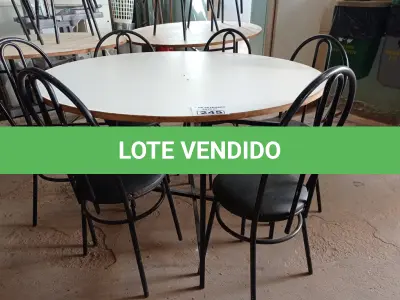 LOTE 245 - 01 MESA DE FERRO COM BASE DOBRÁVEL, TAMPO EM MADEIRA E 06 CADEIRAS DE FERRO COM ASSENTO ALMOFADADO. (NO ESTADO) ATENÇÃO! FAZER A VISITAÇÃO ANTES DE ARREMATAR, NÃO SABEMOS SE FUNCIONA. LEILÃO NÃO TEM GARANTIA E NEM DEVOLUÇÃO, SUJEITO A POSSÍVEIS AVARIAS VISÍVEIS/OCULTAS E/OU AUSÊNCIA DE COMPONENTES.