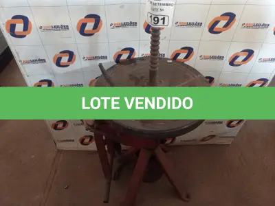 LOTE 191 - 01 MÁQUINA DE DESMONTAR PNEU. (NO ESTADO) ATENÇÃO! FAZER A VISITAÇÃO ANTES DE ARREMATAR, NÃO SABEMOS SE FUNCIONA. LEILÃO NÃO TEM GARANTIA E NEM DEVOLUÇÃO, SUJEITO A POSSÍVEIS AVARIAS VISÍVEIS/OCULTAS E/OU AUSÊNCIA DE COMPONENTES.
