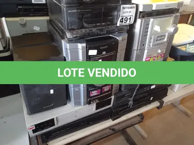 LOTE 491 - 01 CD PLAYER, 04 VIDEOCASSETES E 03 APARELHOS DE SOM MARCAS E MODELOS DIVERSOS. (NO ESTADO) ATENÇÃO! FAZER A VISITAÇÃO ANTES DE ARREMATAR, NÃO SABEMOS SE FUNCIONA. LEILÃO NÃO TEM GARANTIA E NEM DEVOLUÇÃO, SUJEITO A POSSÍVEIS AVARIAS VISÍVEIS/OCULTAS E/OU AUSÊNCIA DE COMPONENTES.