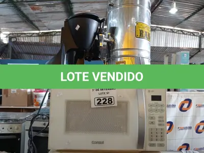 LOTE 228 - 02 MICRO-ONDAS E 03 CAFETEIRAS MARCAS E MODELOS DIVERSOS.  (NO ESTADO) ATENÇÃO! FAZER A VISITAÇÃO ANTES DE ARREMATAR, NÃO SABEMOS SE FUNCIONA. LEILÃO NÃO TEM GARANTIA E NEM DEVOLUÇÃO, SUJEITO A POSSÍVEIS AVARIAS VISÍVEIS/OCULTAS E/OU AUSÊNCIA DE COMPONENTES.