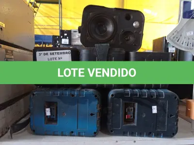 LOTE 267 - 08 CAIXAS DE SOM AMBIENTE. (NO ESTADO) ATENÇÃO! FAZER A VISITAÇÃO ANTES DE ARREMATAR, NÃO SABEMOS SE FUNCIONA. LEILÃO NÃO TEM GARANTIA E NEM DEVOLUÇÃO, SUJEITO A POSSÍVEIS AVARIAS VISÍVEIS/OCULTAS E/OU AUSÊNCIA DE COMPONENTES.