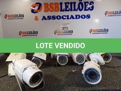 LOTE 371 - 01 LOTE COM VÁRIAS CÂMERAS DE SEGURANÇA MARCAS E MODELOS DIVERSOS. (NO ESTADO) ATENÇÃO! FAZER A VISITAÇÃO ANTES DE ARREMATAR, NÃO SABEMOS SE FUNCIONA. LEILÃO NÃO TEM GARANTIA E NEM DEVOLUÇÃO, SUJEITO A POSSÍVEIS AVARIAS VISÍVEIS/OCULTAS E/OU AUSÊNCIA DE COMPONENTES.