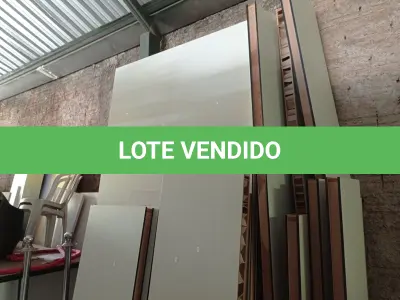 LOTE 299 - 09 PAINÉIS DE DIVISÓRIA 2,14M X 1,20M E VÁRIOS RECORTES. (NO ESTADO) ATENÇÃO! FAZER A VISITAÇÃO ANTES DE ARREMATAR, NÃO SABEMOS SE FUNCIONA. LEILÃO NÃO TEM GARANTIA E NEM DEVOLUÇÃO, SUJEITO A POSSÍVEIS AVARIAS VISÍVEIS/OCULTAS E/OU AUSÊNCIA DE COMPONENTES.
