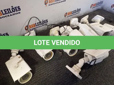 LOTE 431 - 01 LOTE COM VÁRIAS CÂMERAS DE SEGURANÇA MARCAS E MODELOS DIVERSOS. (NO ESTADO) ATENÇÃO! FAZER A VISITAÇÃO ANTES DE ARREMATAR, NÃO SABEMOS SE FUNCIONA. LEILÃO NÃO TEM GARANTIA E NEM DEVOLUÇÃO, SUJEITO A POSSÍVEIS AVARIAS VISÍVEIS/OCULTAS E/OU AUSÊNCIA DE COMPONENTES.