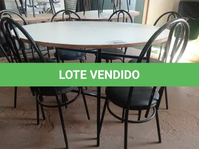 LOTE 205 - 01 MESA DE FERRO COM BASE DOBRÁVEL, TAMPO EM MADEIRA E 06 CADEIRAS DE FERRO COM ASSENTO ALMOFADADO. (NO ESTADO) ATENÇÃO! FAZER A VISITAÇÃO ANTES DE ARREMATAR, NÃO SABEMOS SE FUNCIONA. LEILÃO NÃO TEM GARANTIA E NEM DEVOLUÇÃO, SUJEITO A POSSÍVEIS AVARIAS VISÍVEIS/OCULTAS E/OU AUSÊNCIA DE COMPONENTES.