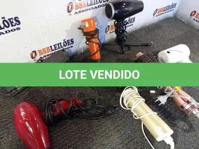 LOTE 321 - 03 SECADORES DE CABELO E 02 ESCOVAS ROTATIVAS. (NO ESTADO) ATENÇÃO! FAZER A VISITAÇÃO ANTES DE ARREMATAR, NÃO SABEMOS SE FUNCIONA. LEILÃO NÃO TEM GARANTIA E NEM DEVOLUÇÃO, SUJEITO A POSSÍVEIS AVARIAS VISÍVEIS/OCULTAS E/OU AUSÊNCIA DE COMPONENTES.