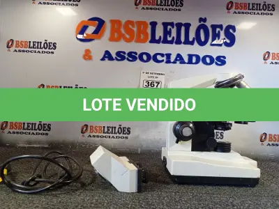 LOTE 367 - 01 MICROSCÓPIO. (NO ESTADO) ATENÇÃO! FAZER A VISITAÇÃO ANTES DE ARREMATAR, NÃO SABEMOS SE FUNCIONA. LEILÃO NÃO TEM GARANTIA E NEM DEVOLUÇÃO, SUJEITO A POSSÍVEIS AVARIAS VISÍVEIS/OCULTAS E/OU AUSÊNCIA DE COMPONENTES.