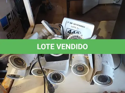LOTE 443 - 01 LOTE COM VÁRIAS CÂMERAS DE SEGURANÇA MARCAS E MODELOS DIVERSOS. (NO ESTADO) ATENÇÃO! FAZER A VISITAÇÃO ANTES DE ARREMATAR, NÃO SABEMOS SE FUNCIONA. LEILÃO NÃO TEM GARANTIA E NEM DEVOLUÇÃO, SUJEITO A POSSÍVEIS AVARIAS VISÍVEIS/OCULTAS E/OU AUSÊNCIA DE COMPONENTES.