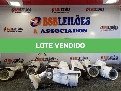 LOTE 431 - 01 LOTE COM VÁRIAS CÂMERAS DE SEGURANÇA MARCAS E MODELOS DIVERSOS. (NO ESTADO) ATENÇÃO! FAZER A VISITAÇÃO ANTES DE ARREMATAR, NÃO SABEMOS SE FUNCIONA. LEILÃO NÃO TEM GARANTIA E NEM DEVOLUÇÃO, SUJEITO A POSSÍVEIS AVARIAS VISÍVEIS/OCULTAS E/OU AUSÊNCIA DE COMPONENTES.