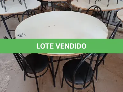 LOTE 235 - 01 MESA DE FERRO COM BASE DOBRÁVEL, TAMPO EM MADEIRA E 06 CADEIRAS DE FERRO COM ASSENTO ALMOFADADO. (NO ESTADO) ATENÇÃO! FAZER A VISITAÇÃO ANTES DE ARREMATAR, NÃO SABEMOS SE FUNCIONA. LEILÃO NÃO TEM GARANTIA E NEM DEVOLUÇÃO, SUJEITO A POSSÍVEIS AVARIAS VISÍVEIS/OCULTAS E/OU AUSÊNCIA DE COMPONENTES.