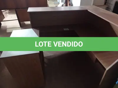 LOTE 524 - 01 BALCÃO DE ATENDIMENTO EM MADEIRA. (NO ESTADO) ATENÇÃO! FAZER A VISITAÇÃO ANTES DE ARREMATAR, NÃO SABEMOS SE FUNCIONA. LEILÃO NÃO TEM GARANTIA E NEM DEVOLUÇÃO, SUJEITO A POSSÍVEIS AVARIAS VISÍVEIS/OCULTAS E/OU AUSÊNCIA DE COMPONENTES.