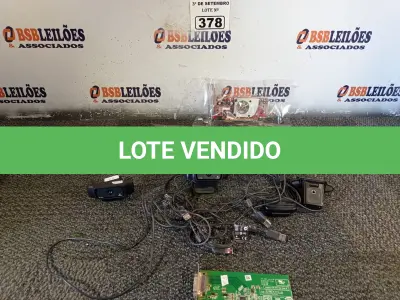 LOTE 378 - 01 LOTE COM VÁRIAS PLACAS DE VÍDEO E WEBCAM MARCAS E MODELOS DIVERSOS. (NO ESTADO) ATENÇÃO! FAZER A VISITAÇÃO ANTES DE ARREMATAR, NÃO SABEMOS SE FUNCIONA. LEILÃO NÃO TEM GARANTIA E NEM DEVOLUÇÃO, SUJEITO A POSSÍVEIS AVARIAS VISÍVEIS/OCULTAS E/OU AUSÊNCIA DE COMPONENTES.