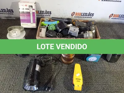 LOTE 430 - 01 LOTE COM VÁRIAS LANTERNAS E PERIFÉRICOS DIVERSOS. (NO ESTADO) ATENÇÃO! FAZER A VISITAÇÃO ANTES DE ARREMATAR, NÃO SABEMOS SE FUNCIONA. LEILÃO NÃO TEM GARANTIA E NEM DEVOLUÇÃO, SUJEITO A POSSÍVEIS AVARIAS VISÍVEIS/OCULTAS E/OU AUSÊNCIA DE COMPONENTES.