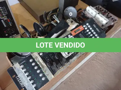 LOTE 281 - 01 CONTROLADORA DMX512 E MATERIAIS DIVERSOS. (NO ESTADO) ATENÇÃO! FAZER A VISITAÇÃO ANTES DE ARREMATAR, NÃO SABEMOS SE FUNCIONA. LEILÃO NÃO TEM GARANTIA E NEM DEVOLUÇÃO, SUJEITO A POSSÍVEIS AVARIAS VISÍVEIS/OCULTAS E/OU AUSÊNCIA DE COMPONENTES.