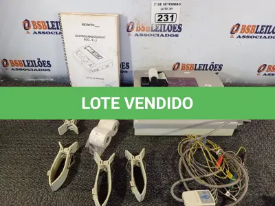 LOTE 231 - 01 ELETROCARDIÓGRAFO. (NO ESTADO) ATENÇÃO! FAZER A VISITAÇÃO ANTES DE ARREMATAR, NÃO SABEMOS SE FUNCIONA. LEILÃO NÃO TEM GARANTIA E NEM DEVOLUÇÃO, SUJEITO A POSSÍVEIS AVARIAS VISÍVEIS/OCULTAS E/OU AUSÊNCIA DE COMPONENTES.