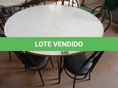 LOTE 245 - 01 MESA DE FERRO COM BASE DOBRÁVEL, TAMPO EM MADEIRA E 06 CADEIRAS DE FERRO COM ASSENTO ALMOFADADO. (NO ESTADO) ATENÇÃO! FAZER A VISITAÇÃO ANTES DE ARREMATAR, NÃO SABEMOS SE FUNCIONA. LEILÃO NÃO TEM GARANTIA E NEM DEVOLUÇÃO, SUJEITO A POSSÍVEIS AVARIAS VISÍVEIS/OCULTAS E/OU AUSÊNCIA DE COMPONENTES.